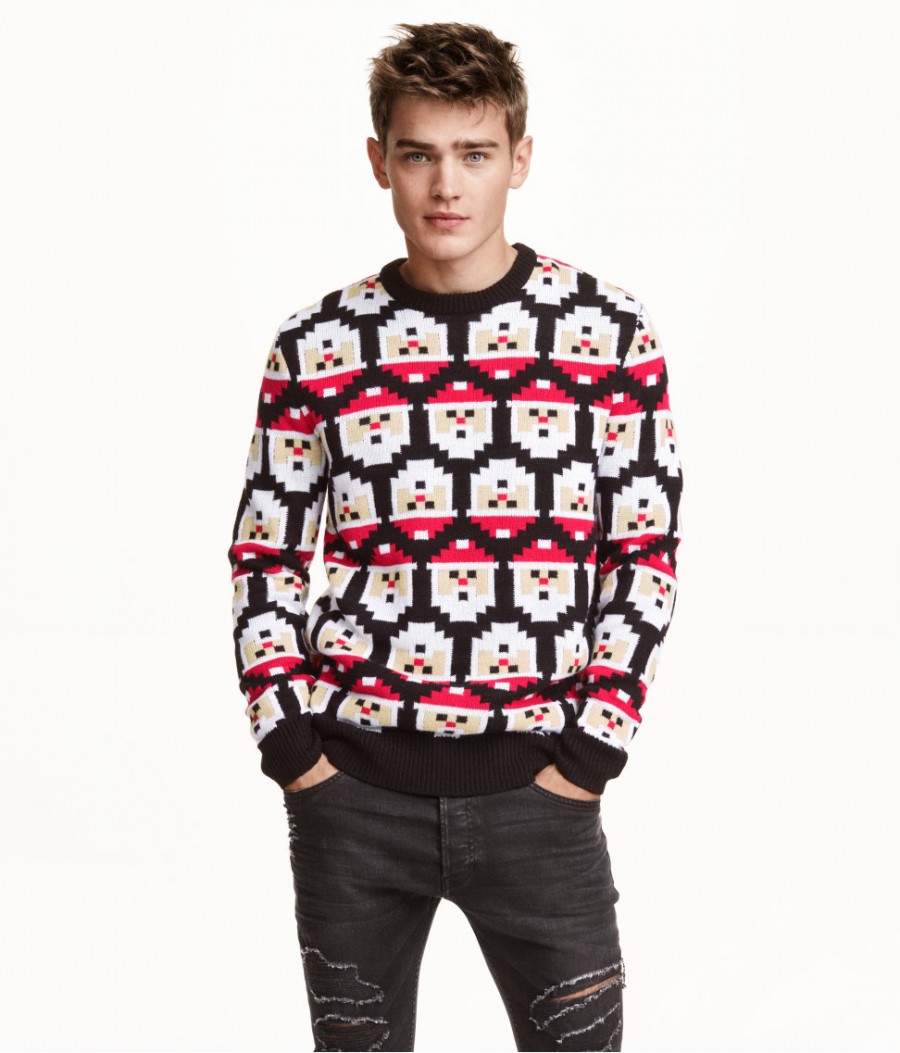 Bo wears H&M Knit Christmas Sweater.