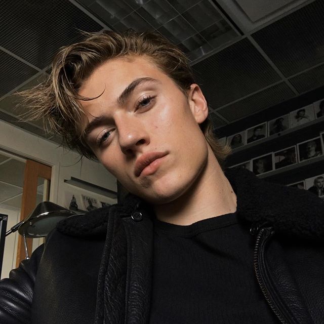 Lucky Blue Smith takes a selfie with a new brown hairstyle.
