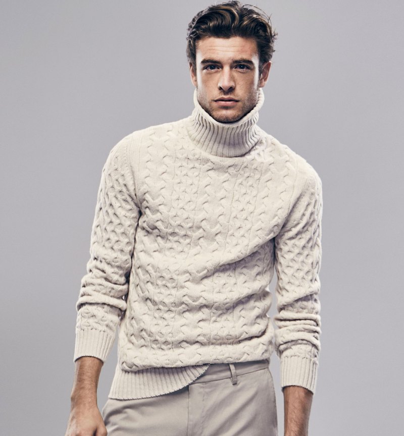 Gaspard wears a chic turtleneck from Massimo Dutti's 2015 Après Ski collection.