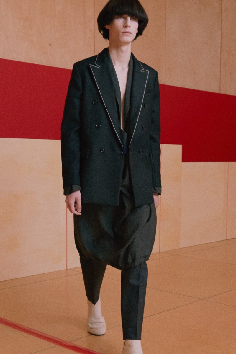 Acne-Studios-2016-Fall-Winter-Mens-Collection-Look-Book-001 » Acne Studios Looks to the Past for Quirky Fall Collection Acne-Studios-2016-Fall-Winter-Mens-Collection-Look-Book-001