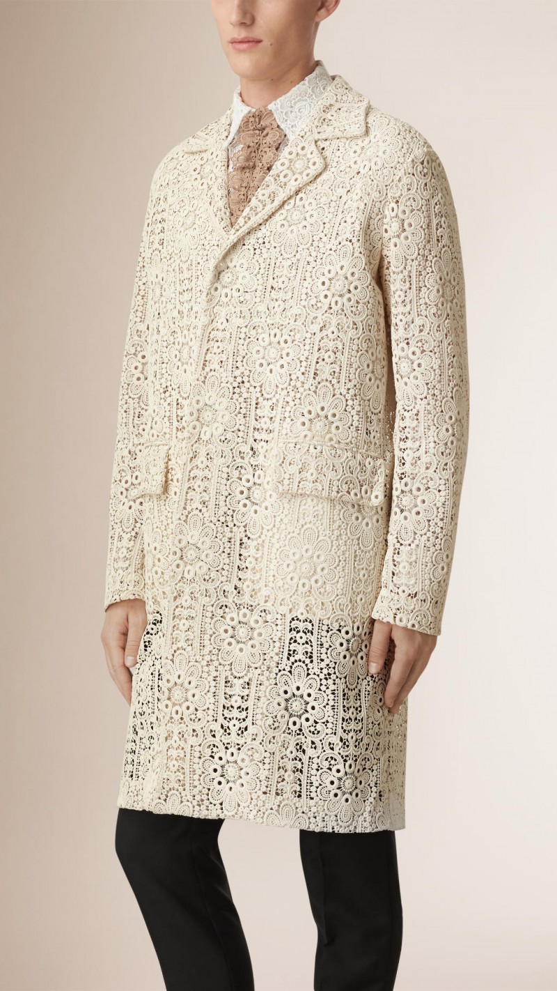 Burberry makes a daring style proposal with its Italian lace coat. » Burberry Makes a Lace Style Proposal Burberry makes a daring style proposal with its Italian lace coat.