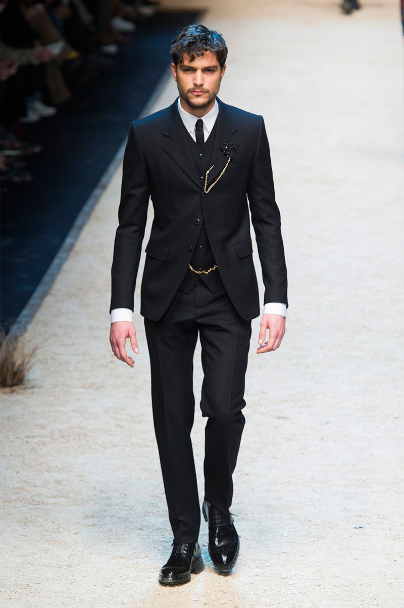 Dolce & Gabbana reaffirms its dedication to the classic tailored suit for fall-winter 2016.