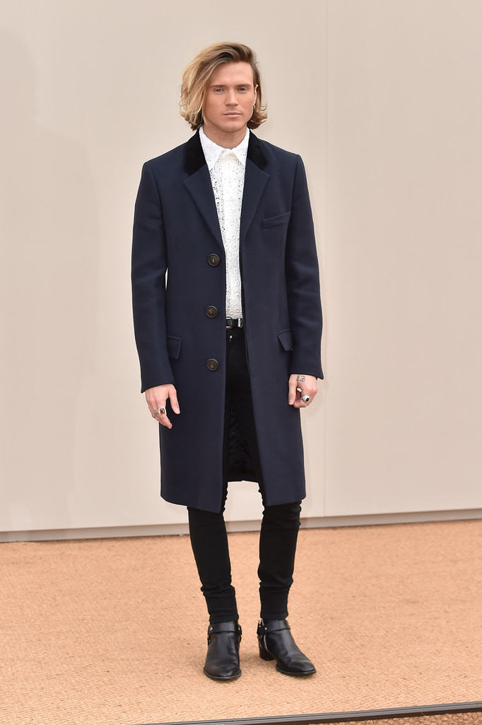 Dougie Poynter at Burberry's fall-winter 2016 menswear runway show.