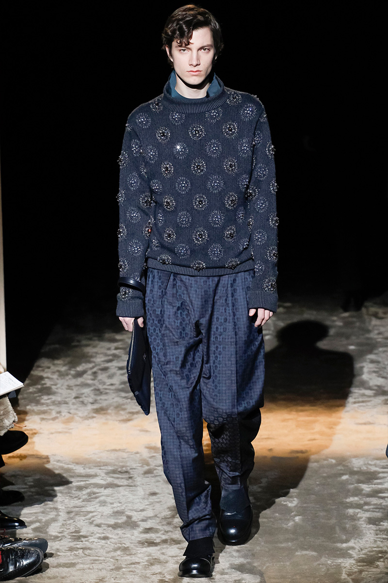 Ermenegildo Zegna Couture embraces relaxed silhouettes for fall-winter 2016 collection.