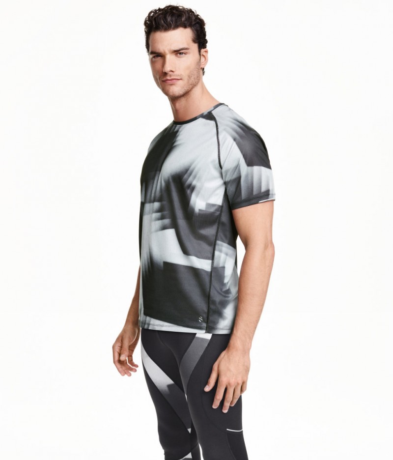 Aurelien Muller models H&M short-sleeve running shirt.