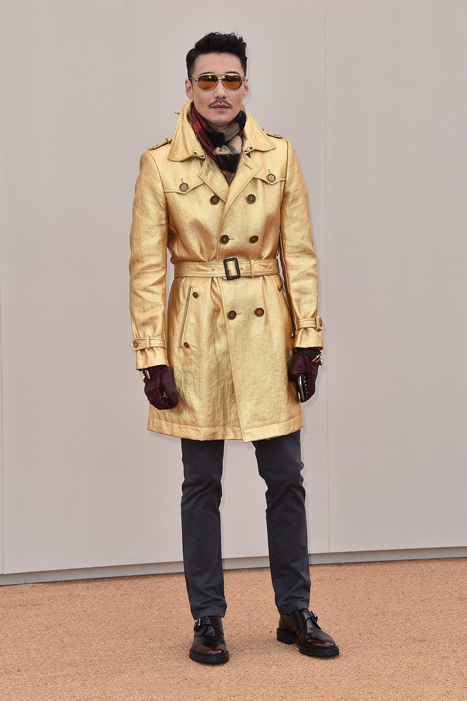 Hu Bing at Burberry's fall-winter 2016 menswear runway show.