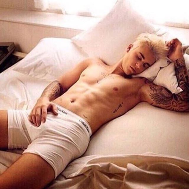 Justin-Bieber-Shirtless-Calvin-Klein-Underwear-Instagram-Picture
