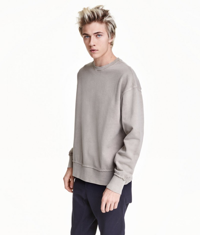 Lucky Blue Smith wears H&M Sweatshirt.