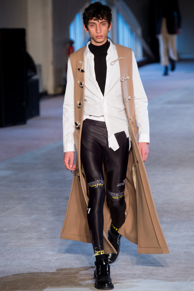 Maison-Margiela-2016-Fall-Winter-Mens-Collection-007 » Maison Margiela Does Rebellious Take on Sporty Fashions for Fall Maison-Margiela-2016-Fall-Winter-Mens-Collection-007