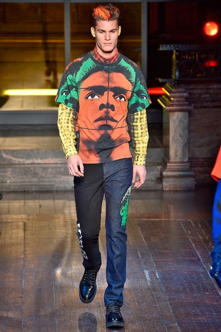 Moschino Unveils Cartoonish Fashions for Fall Collection