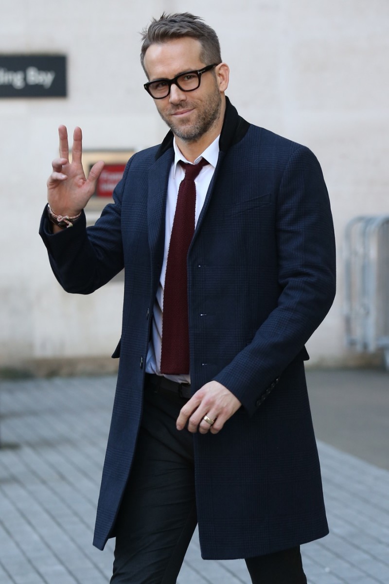 Ryan Reynolds spotted out and about London, promoting Deadpool. » Ryan Reynolds Covers Men's Health, Talks Workout Routine Ryan Reynolds spotted out and about London, promoting Deadpool.