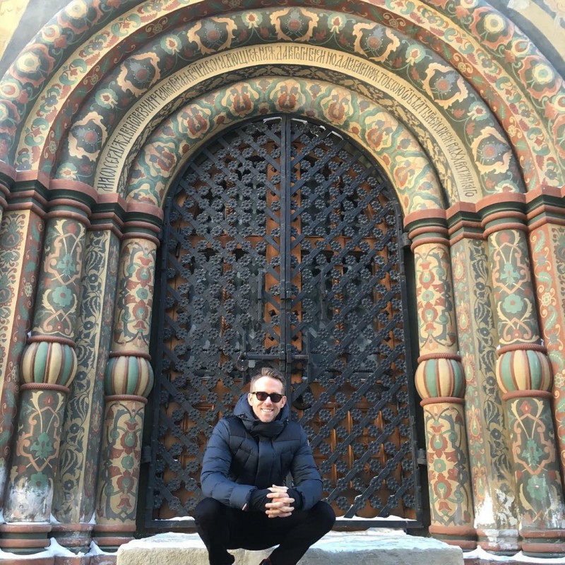 Posing in front of the Kremlin, Ryan Reynolds travels to Moscow, Russia to promote Deadpool.