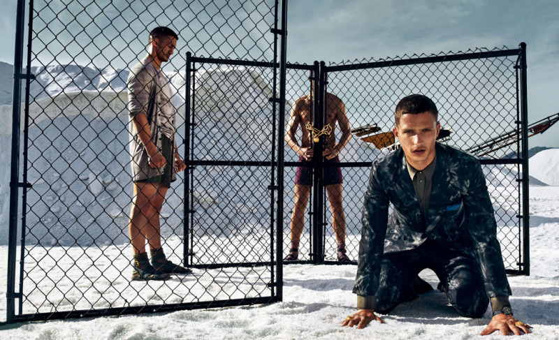 Versace-2016-Spring-Summer-Mens-Campaign-004 » Versace's Man Puts on a Brave Face for Spring Ads Versace-2016-Spring-Summer-Mens-Campaign-004