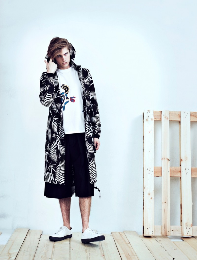 Neels wears t-shirt Jil Sander, parka Control Sector, shorts McQ Alexander McQueen and sneakers Vince.