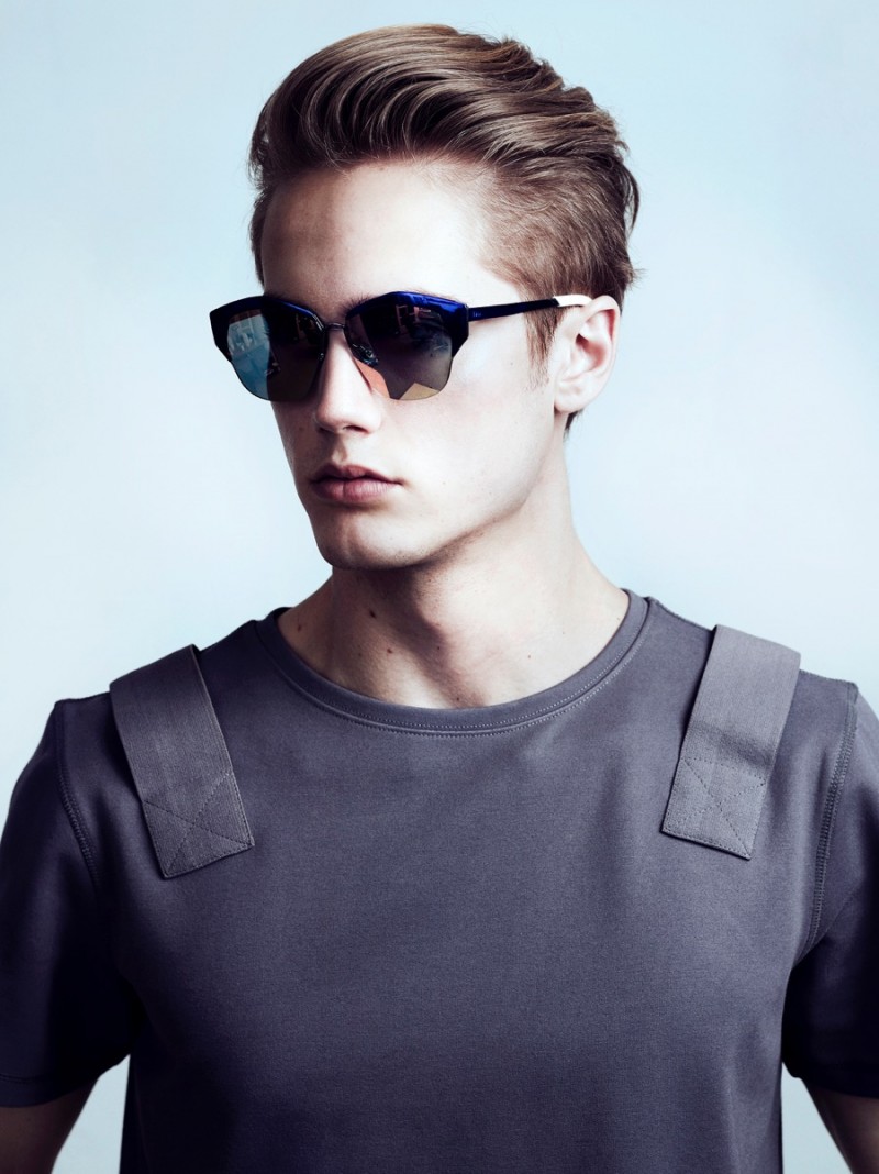 Neels wears t-shirt Control Sector and sunglasses Dior.