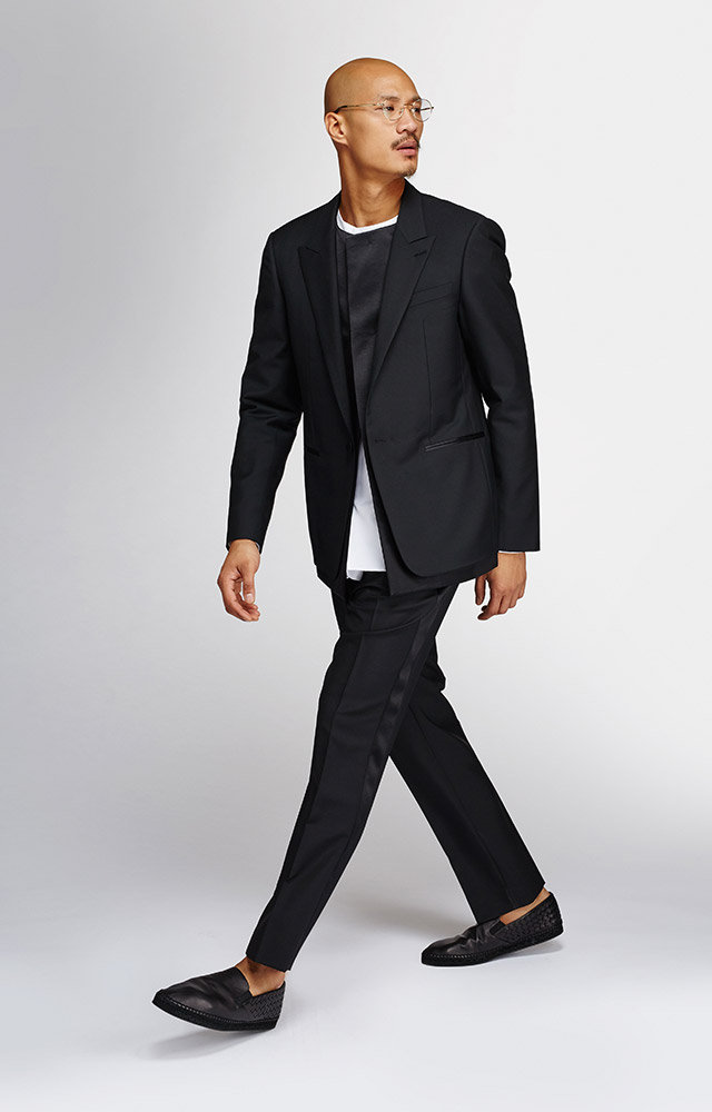 Paolo Roldan wears leather espadrilles Bottega Veneta and all clothes Balenciaga. » Holt Renfrew Rounds Up Strong Black & White Looks Paolo Roldan wears leather espadrilles Bottega Veneta and all clothes Balenciaga.