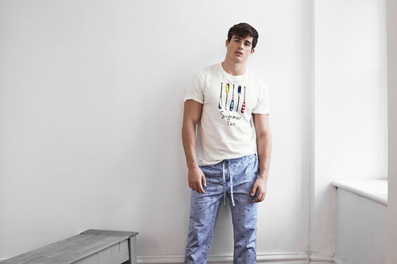 Pietro Boselli wears a graphic t-shirt and lounge pants from LE 31 for Simons. » Pietro Boselli Models Underwear & Loungewear for Simons Pietro Boselli wears a graphic t-shirt and lounge pants from LE 31 for Simons.