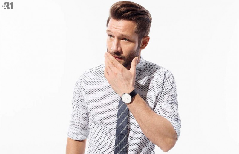 John Halls tackles professional fashions for a style update from Simons. » GQ Brasil: John Halls Dons Designer Spring Fashions John Halls tackles professional fashions for a style update from Simons.