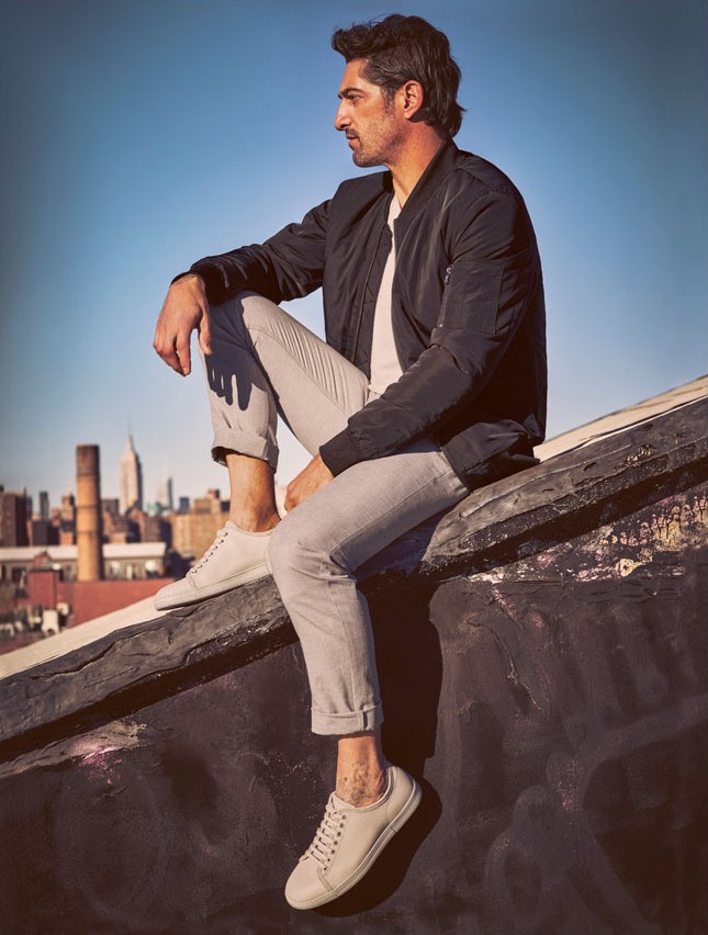 Vince-Camuto-2016-Spring-Summer-Campaign-002 » Vince Camuto Taps Tony Ward for Spring Outing Vince-Camuto-2016-Spring-Summer-Campaign-002