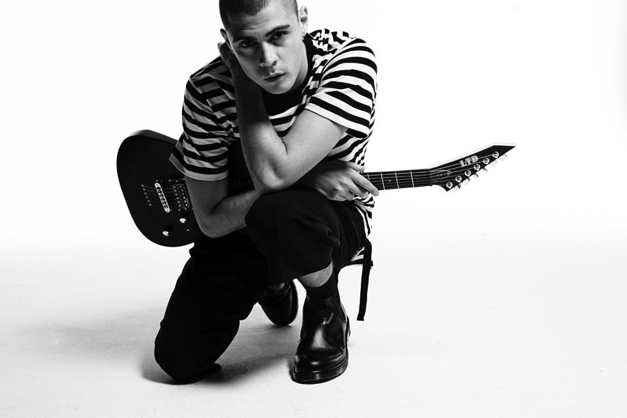 5cm Channels Cool Attitude for Black & White Spring Campaign