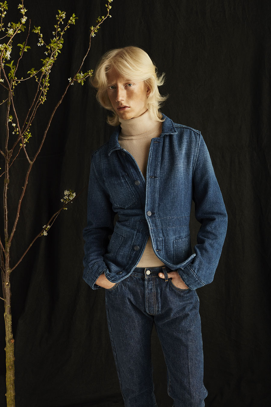 Café Highlights Chic Denim Ensembles