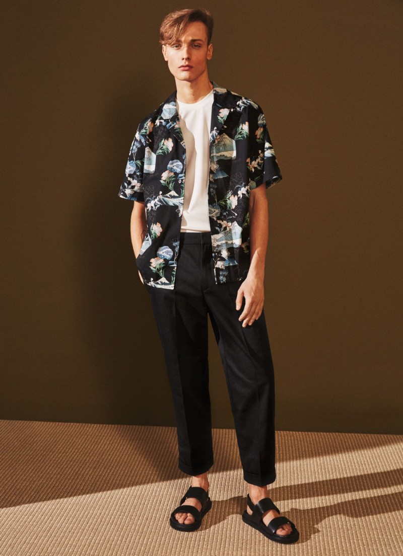 H&M embraces the Hawaiian shirt for a fun summer motif. » East Meets West for H&M's Summer of Boxy Fashions H&M embraces the Hawaiian shirt for a fun summer motif.