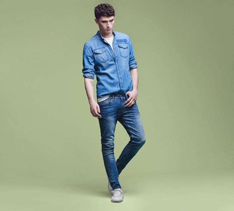 Matthew Holt wears Mango's Jude Skinny Fit jeans.