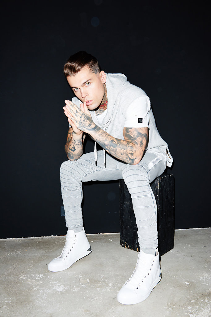 Stephen James embraces a sporty leisure look in a grey ensemble for THEO Wormland's spring-summer 2016 campaign.