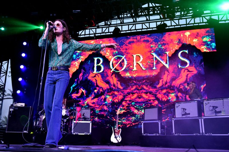 BØRNS performs at Coachella, wearing a 70s inspired look from Gucci.