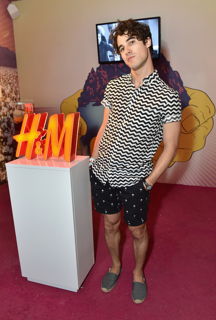 Darren Criss Mixes Prints For H M Loves Coachella Pop Up The Fashionisto