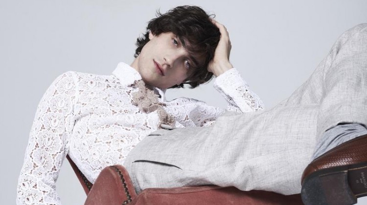 Icon El País Proposes Spring Chic Neutrals