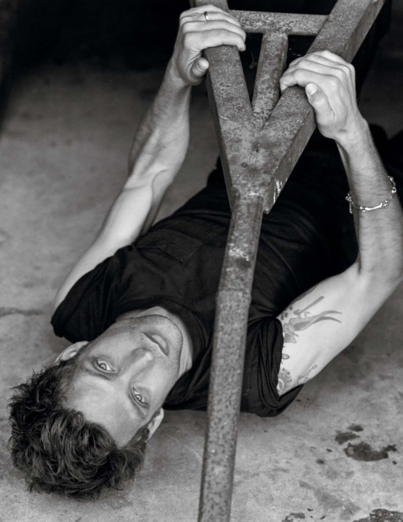 James Jagger styled by Sara Moonves in a Burberry t-shirt for Vogue Hommes Paris. » James Jagger Rocks Western Styles for Vogue Hommes Cover Shoot James Jagger styled by Sara Moonves in a Burberry t-shirt for Vogue Hommes Paris.