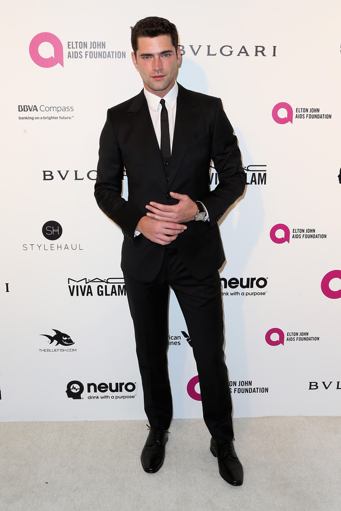 Sean O'Pry suits up in a classic tailored number for the 24th annual Elton John AIDS Foundation Oscars viewing party in February 2016.