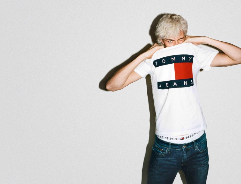 Lucky Blue Smith wears a 90s throwback t-shirt for Tommy Hilfiger's Tommy Jeans collection.