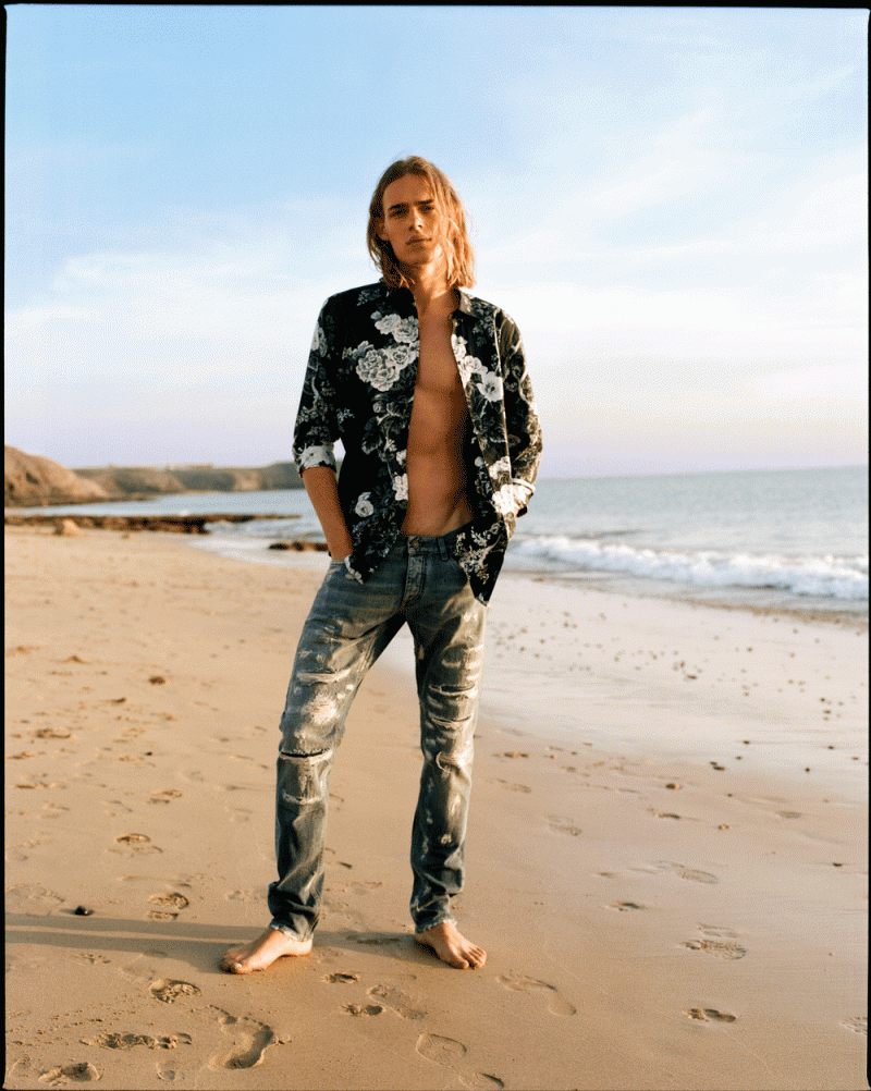 Ton Heukels dons a black and white floral print shirt from Dolce & Gabbana. » Ton Heukels Gets Into Surfer Mode for DSection Ton Heukels dons a black and white floral print shirt from Dolce & Gabbana.