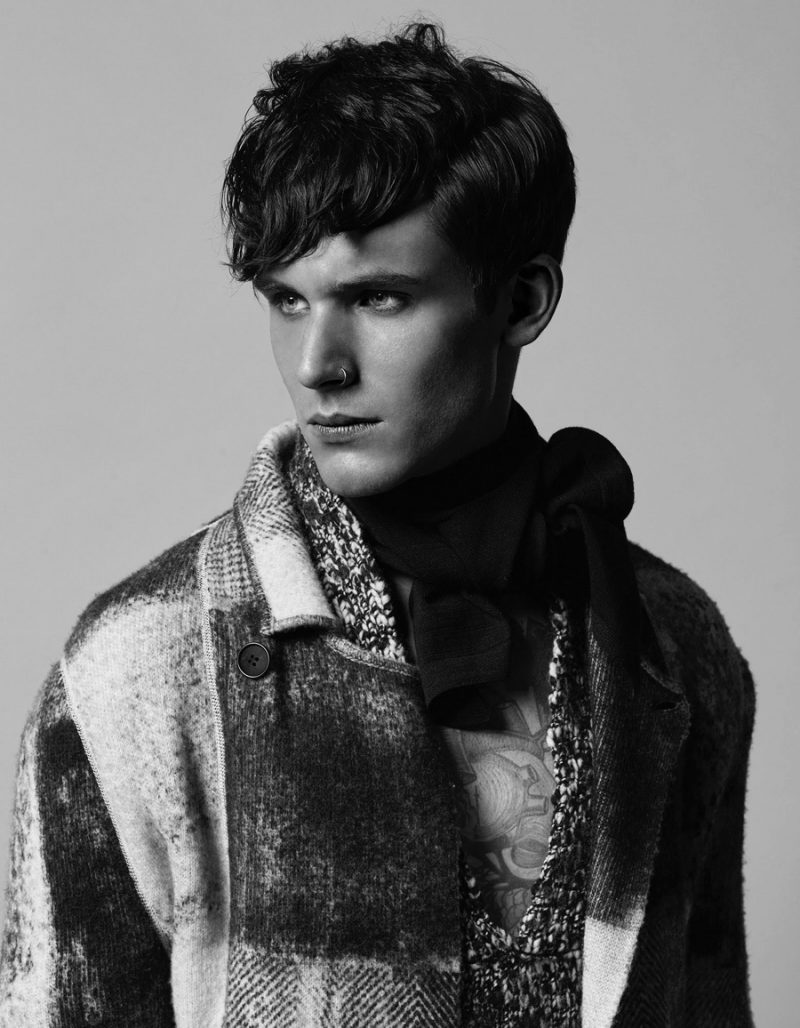 Julian wears jacket Giorgio Armani, sweater Bottega Veneta and scarf Lanvin.