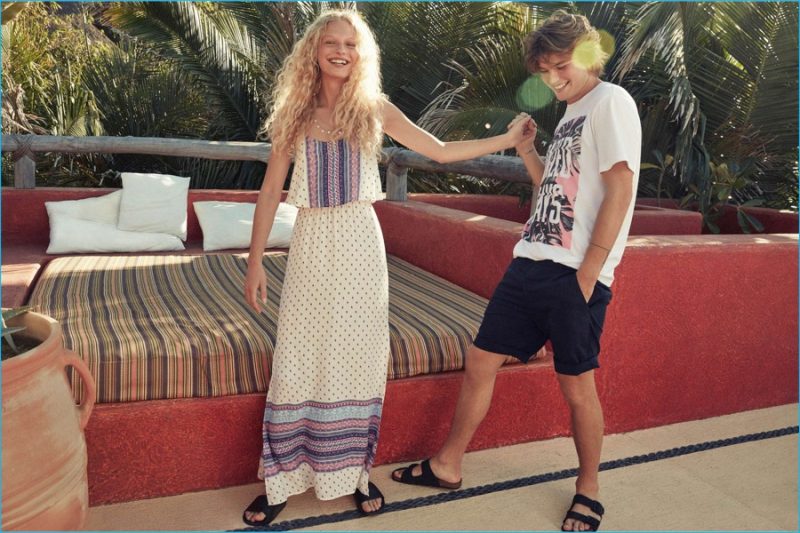 Jordan Barrett goes casual in a graphic t-shirt, shorts and sandals from H&M Divided.