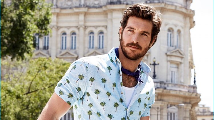 Justice Joslin Reunites with Simons for a Havana Holiday