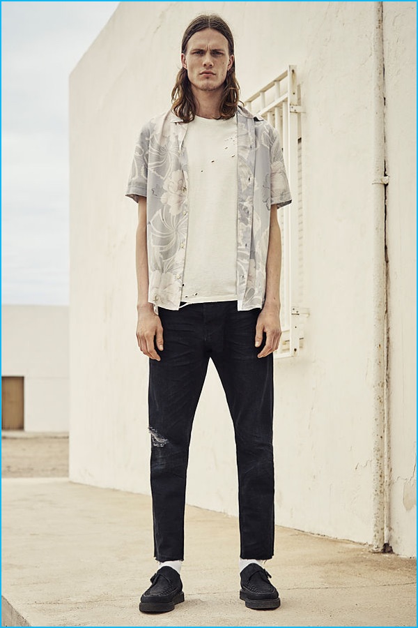 AllSaints Anchor crew t-shirt, Helix short-sleeve shirt, Kaneko taper jeans, Stage belt and Arc shoes.