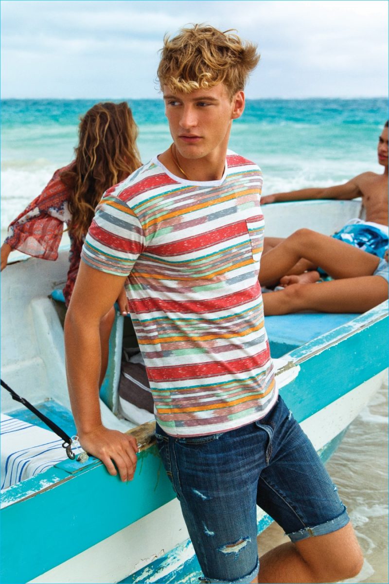 American Eagle embraces colorful prints for the ultimate summer wardrobe.