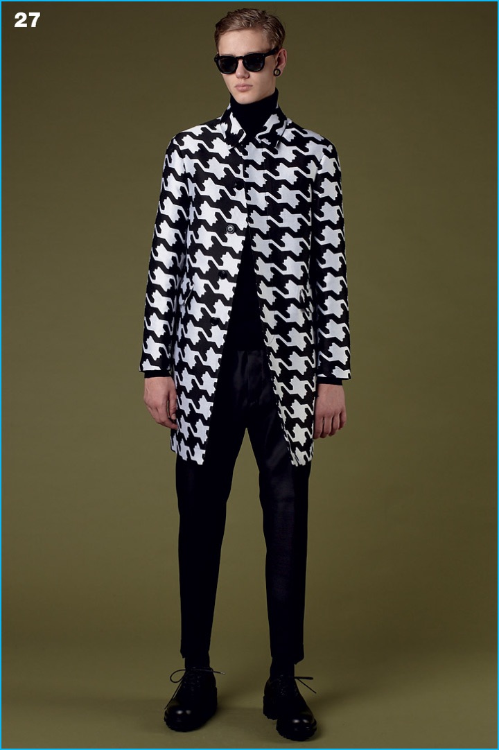 Offering a modern spin on classics, Dsquared2 reinterprets houndstooth for a graphic look.