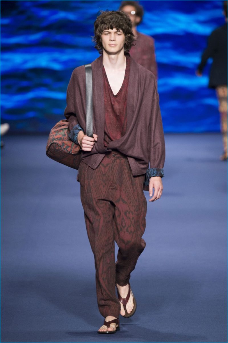 Relaxed proportions are applied to monochromatic dressing for Etro's spring-summer 2017 collection.