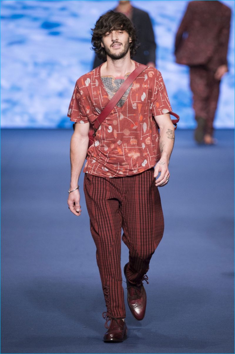 Etro makes a casual case for the v-neck, adding it to its monochromatic lineup for spring-summer 2017.