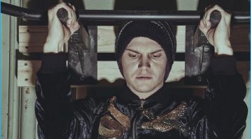 Evan Peters Connects with HERO, Talks Quicksilver Character Development Evan Peters Connects with HERO, Talks Quicksilver Character Development