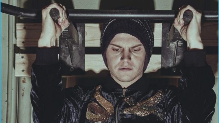 Evan Peters Connects with HERO, Talks Quicksilver Character Development