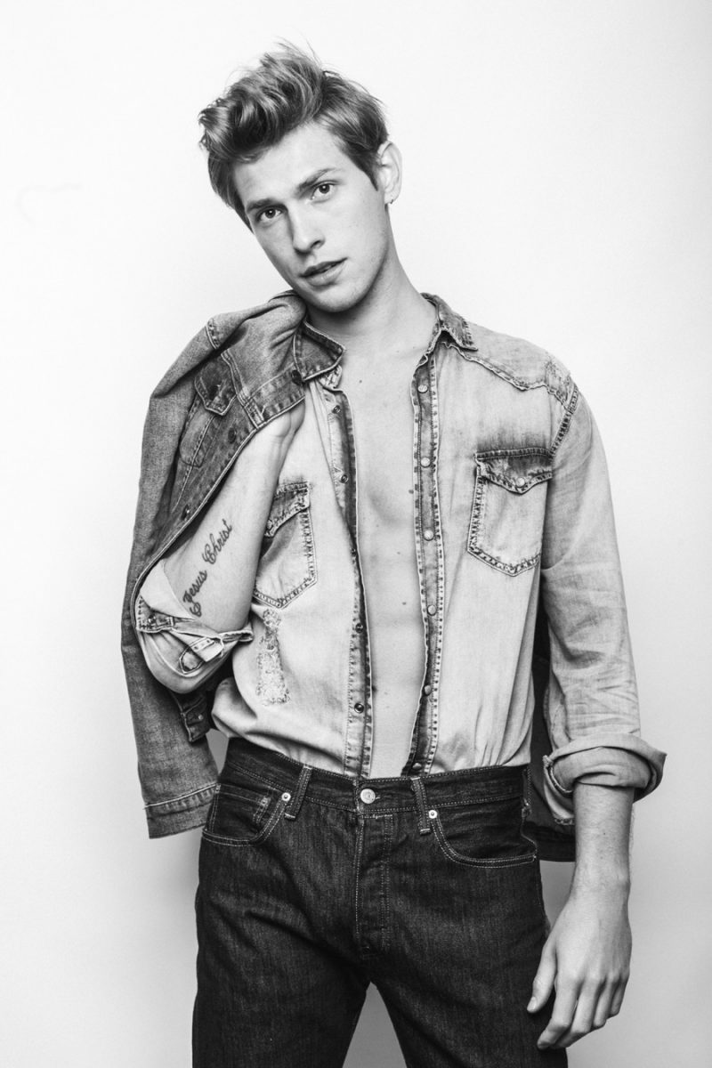 William wears 501 jeans Levi's, denim shirt Zara and denim jacket Ellus. » Model Workday: William Jagnow by Jeff Segenreich William wears 501 jeans Levi's, denim shirt Zara and denim jacket Ellus.