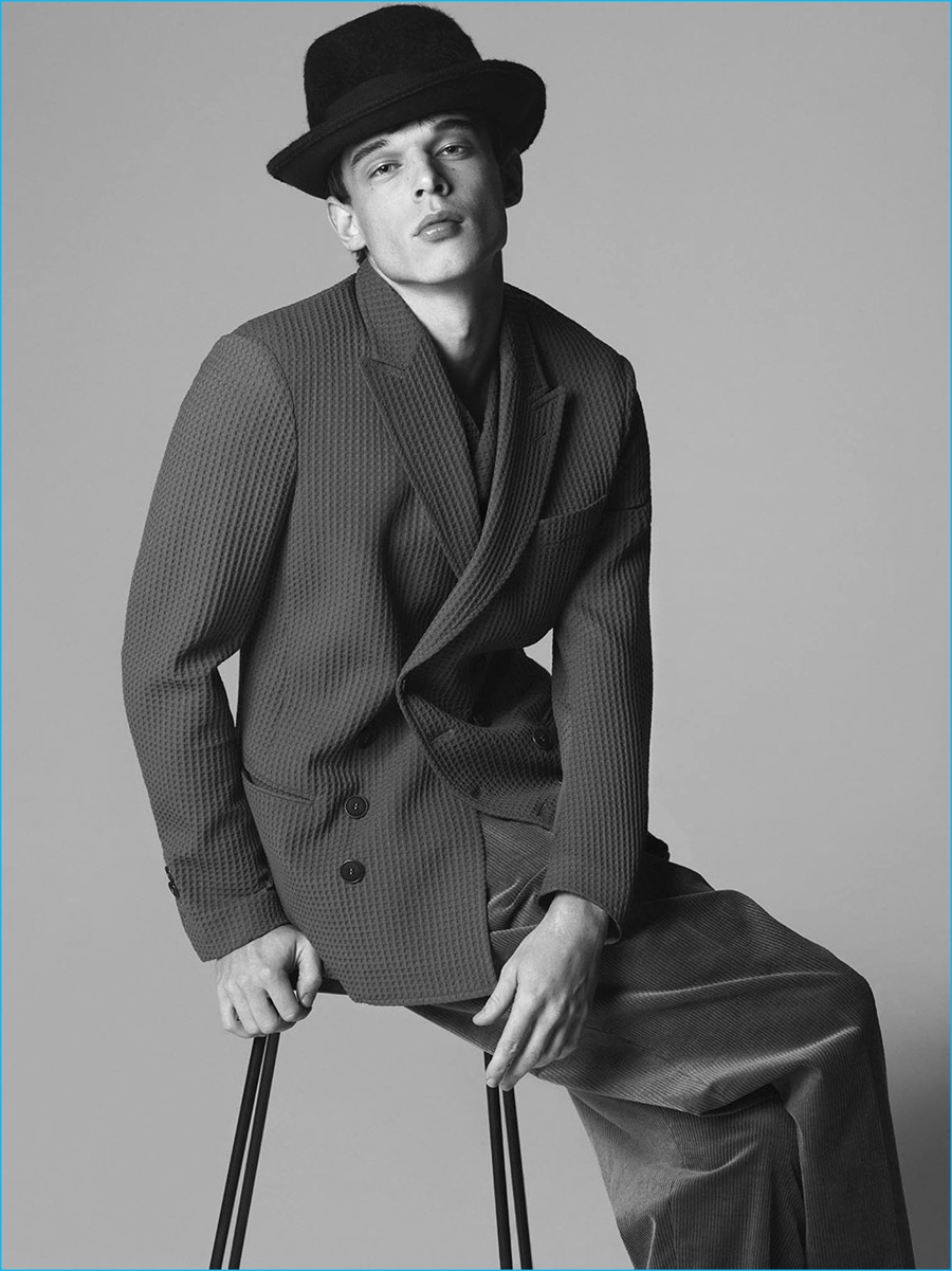 Giorgio Armani Unveils Chic Fall Preview – The Fashionisto