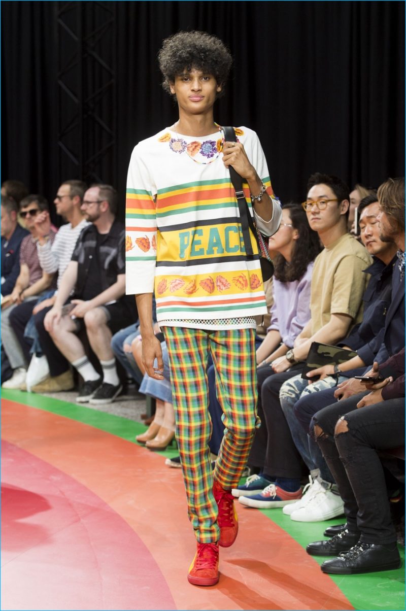 Paul Smith's oversized tees take inspiration from hockey for spring-summer 2017.