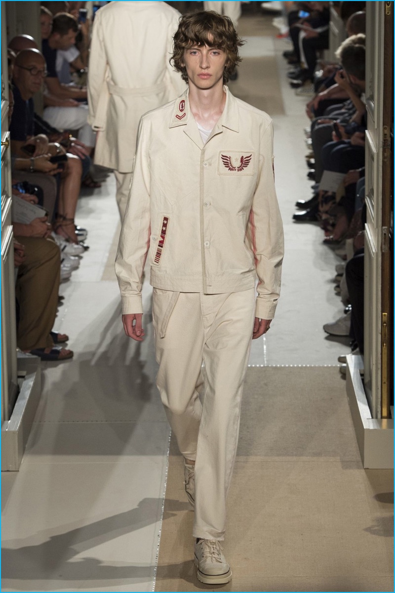 Valentino crafts its own neutral uniform for spring-summer 2017.