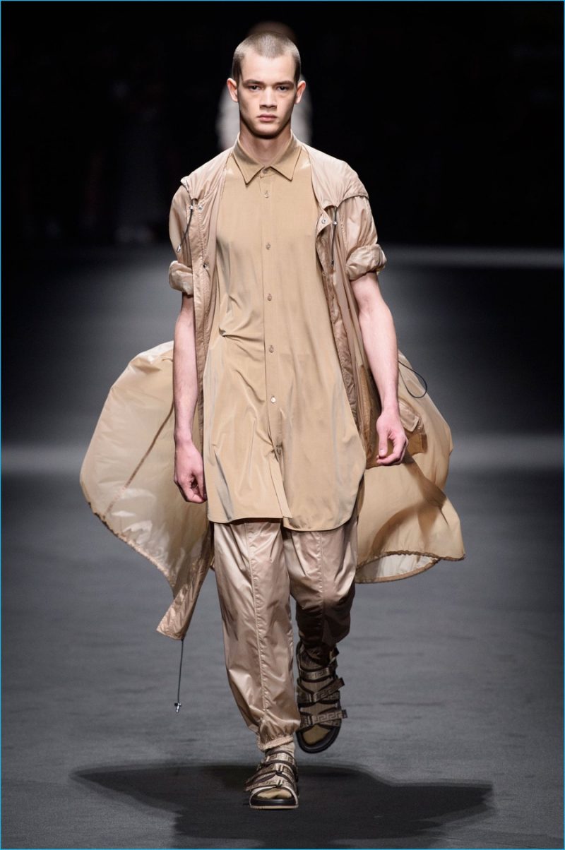 Versace embraces a parachute shape for a dramatic spring-summer 2017 coat. » Versace Goes Sporty & Dark for Spring Collection Versace embraces a parachute shape for a dramatic spring-summer 2017 coat.
